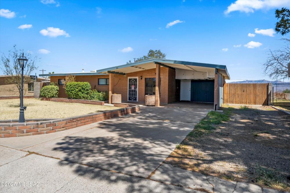 Currently Displayed Property Photo