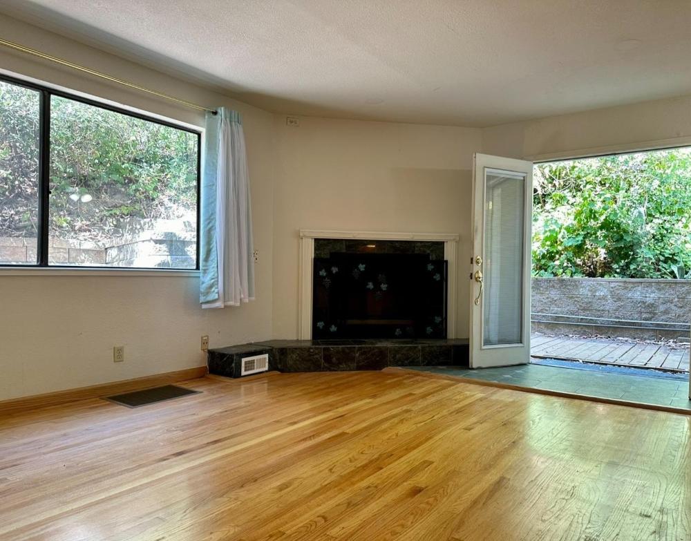 Currently Displayed Property Photo