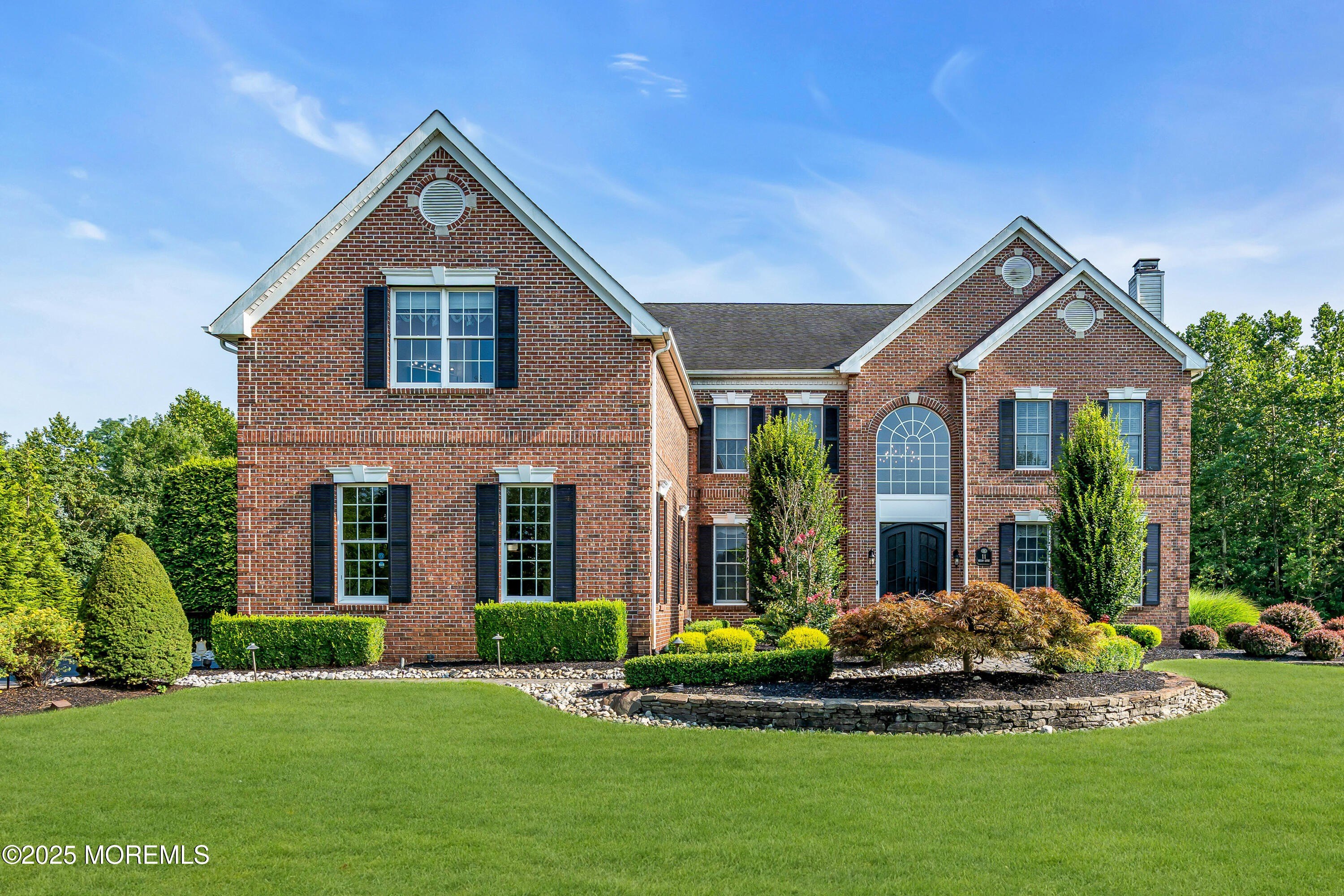 Currently Displayed Property Photo