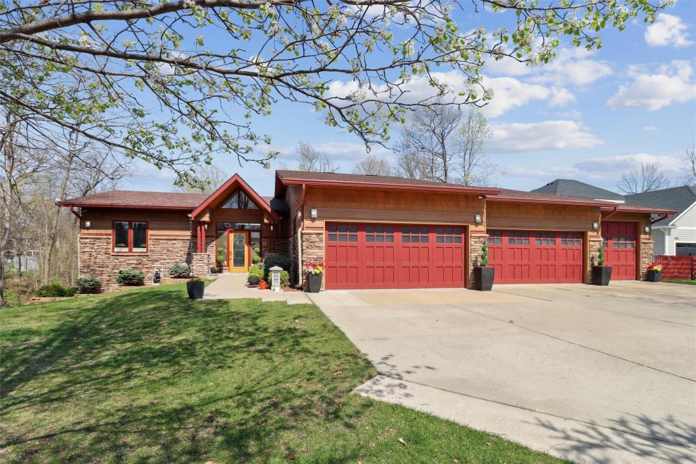 Currently Displayed Property Photo