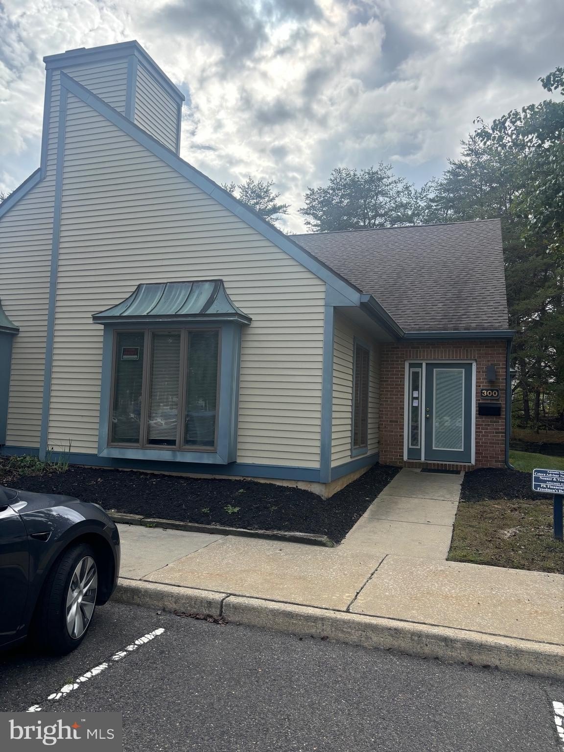 Currently Displayed Property Photo