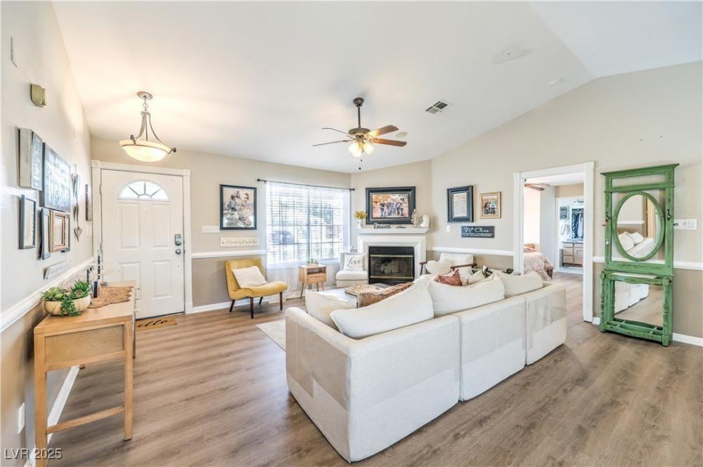 Currently Displayed Property Photo