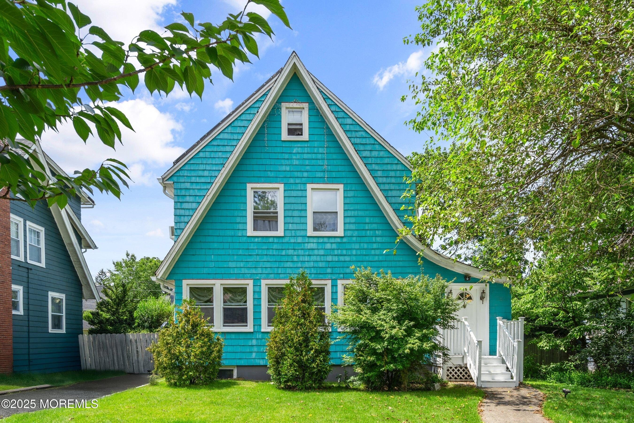 Currently Displayed Property Photo