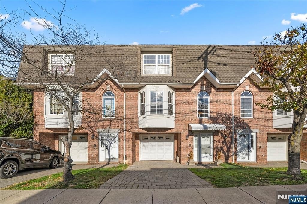 Currently Displayed Property Photo