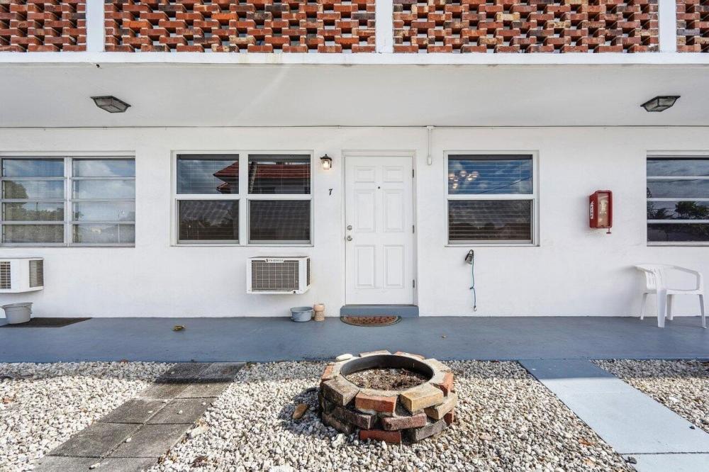Currently Displayed Property Photo
