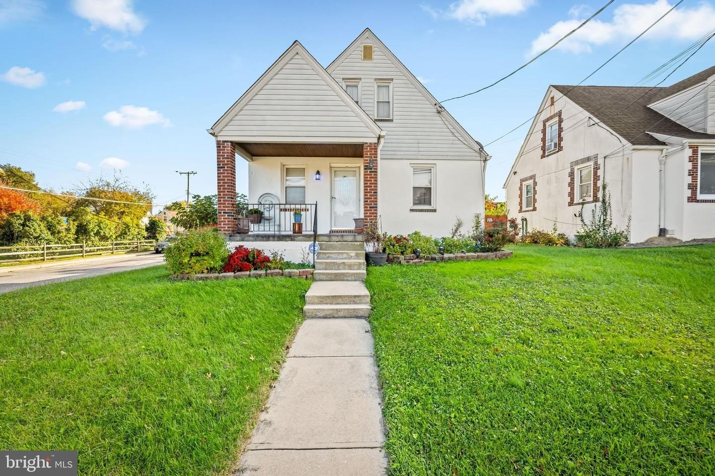 Currently Displayed Property Photo