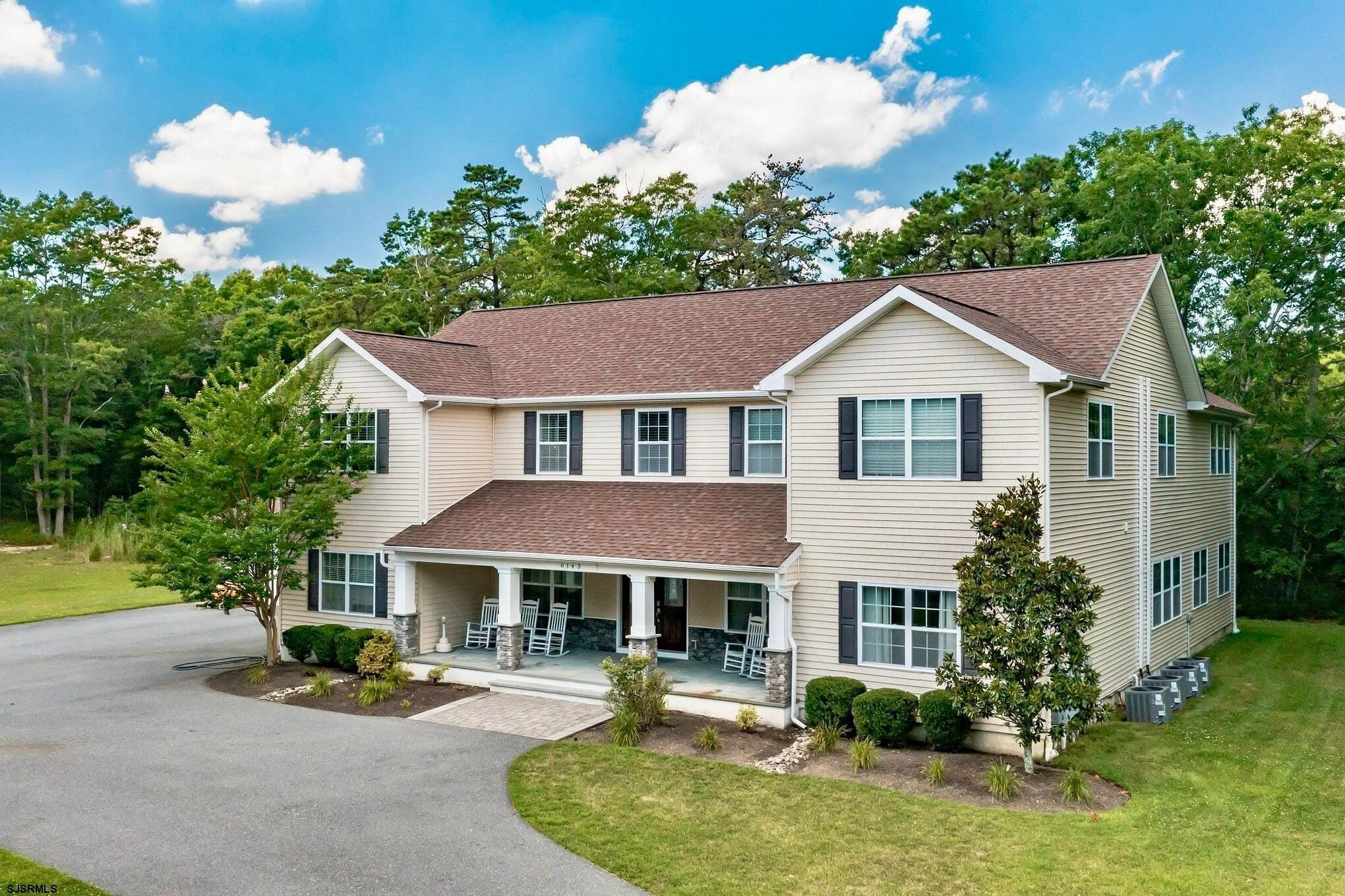 Currently Displayed Property Photo