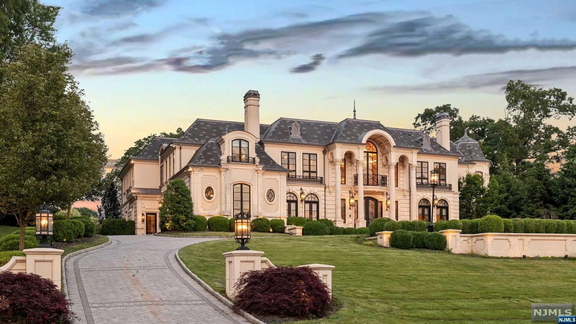 Currently Displayed Property Photo