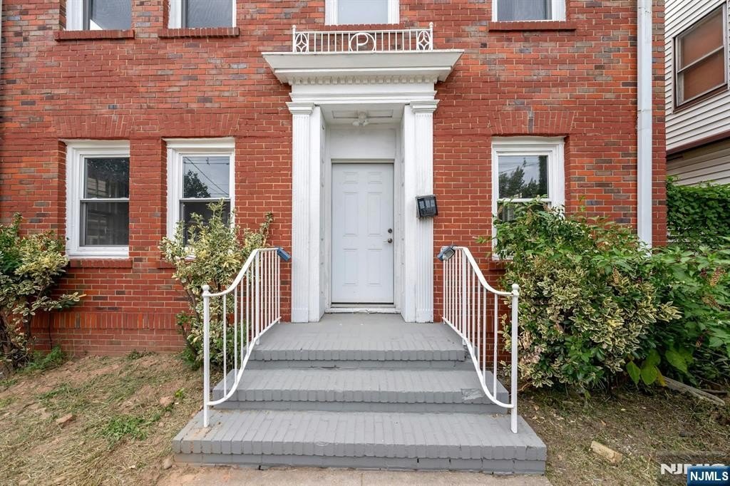 Currently Displayed Property Photo