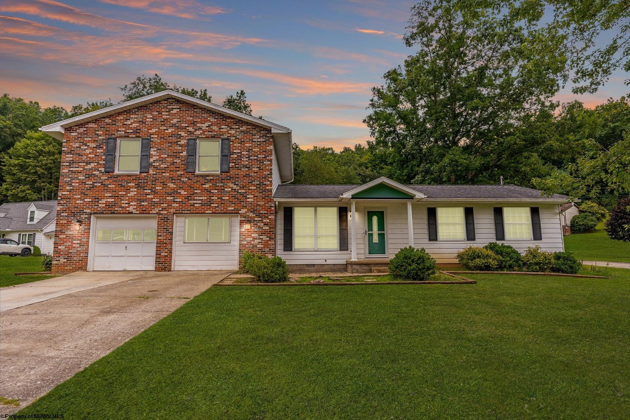 Currently Displayed Property Photo