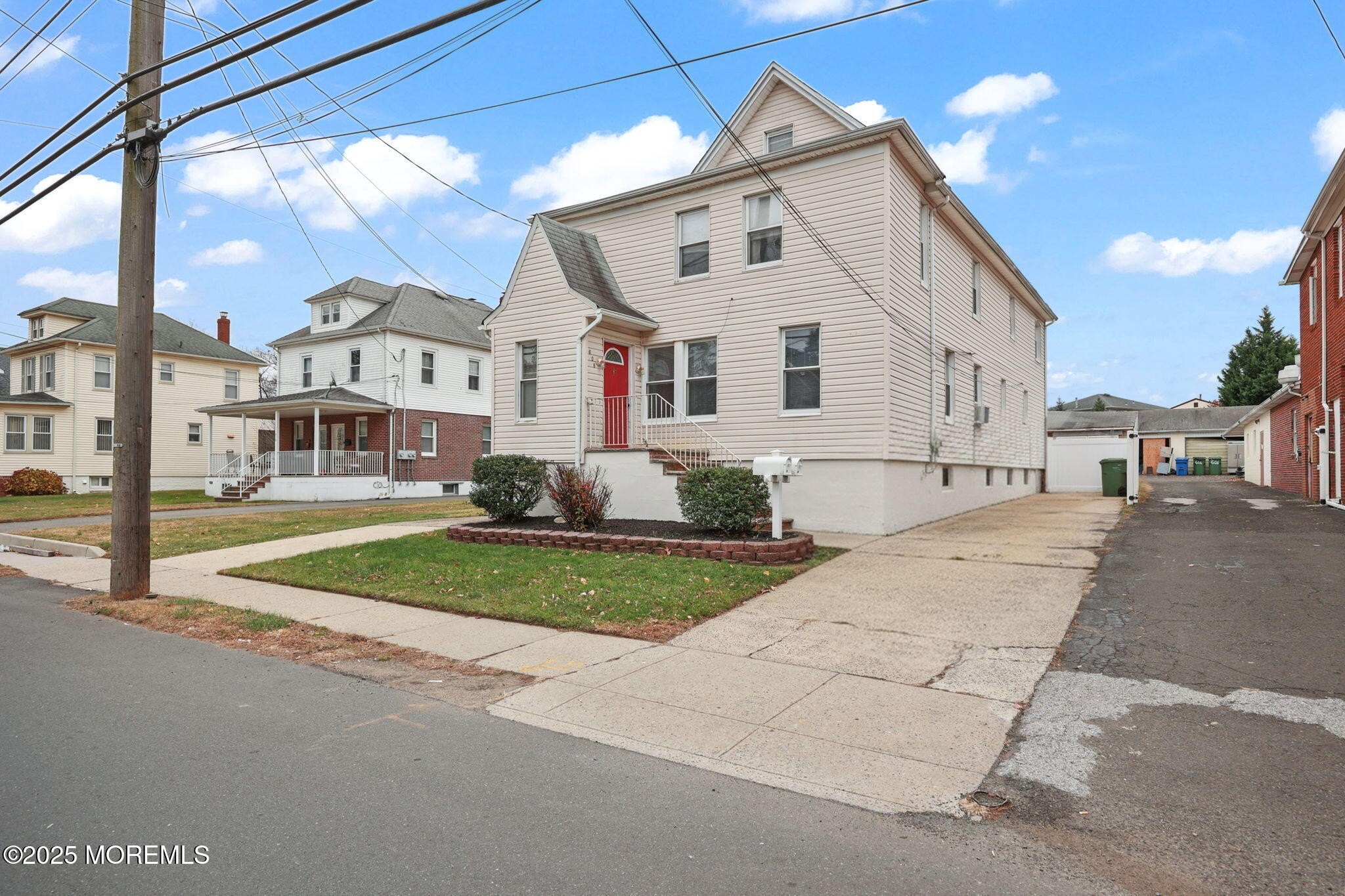 Currently Displayed Property Photo