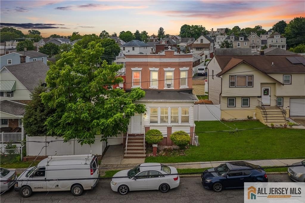 Currently Displayed Property Photo