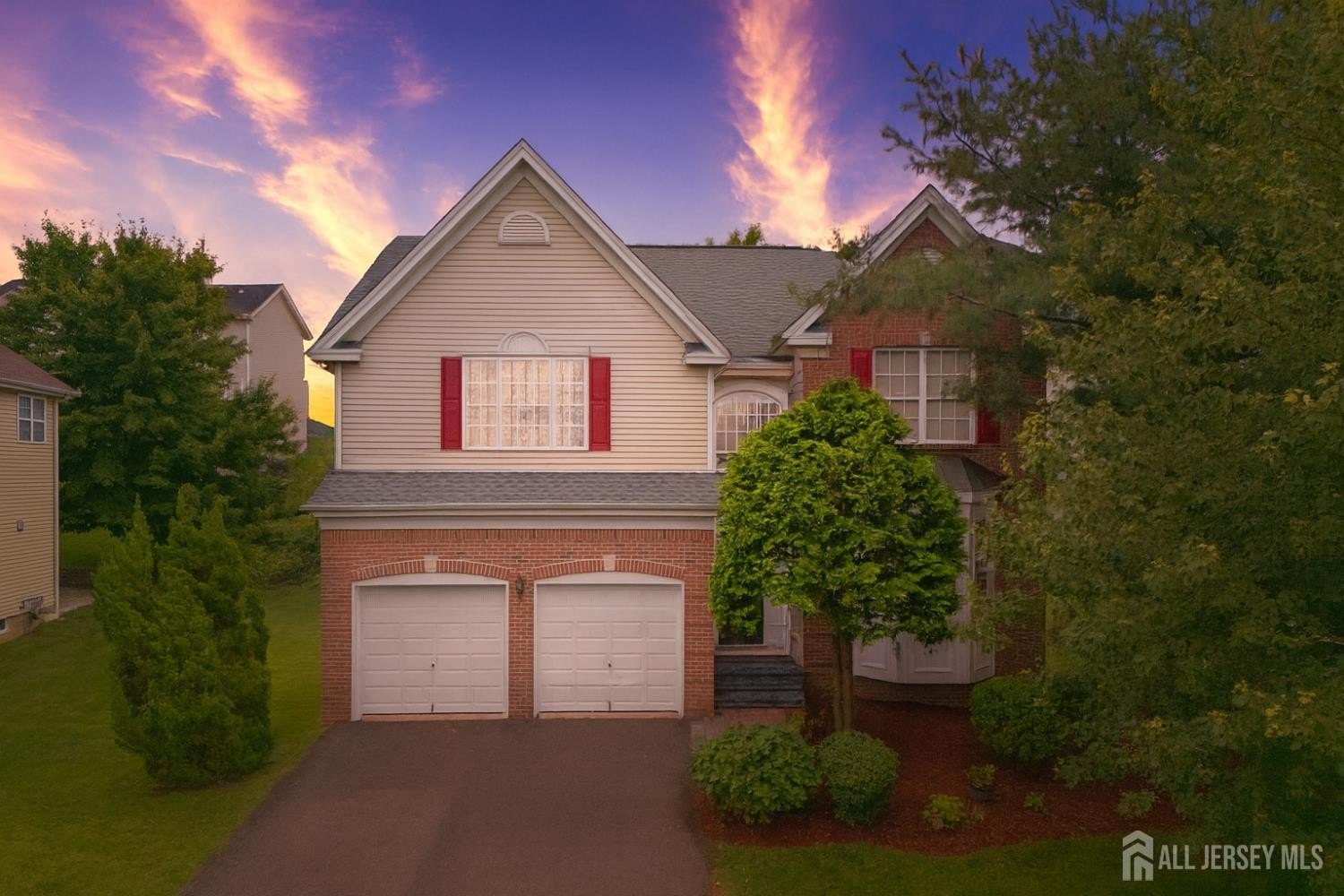 Currently Displayed Property Photo