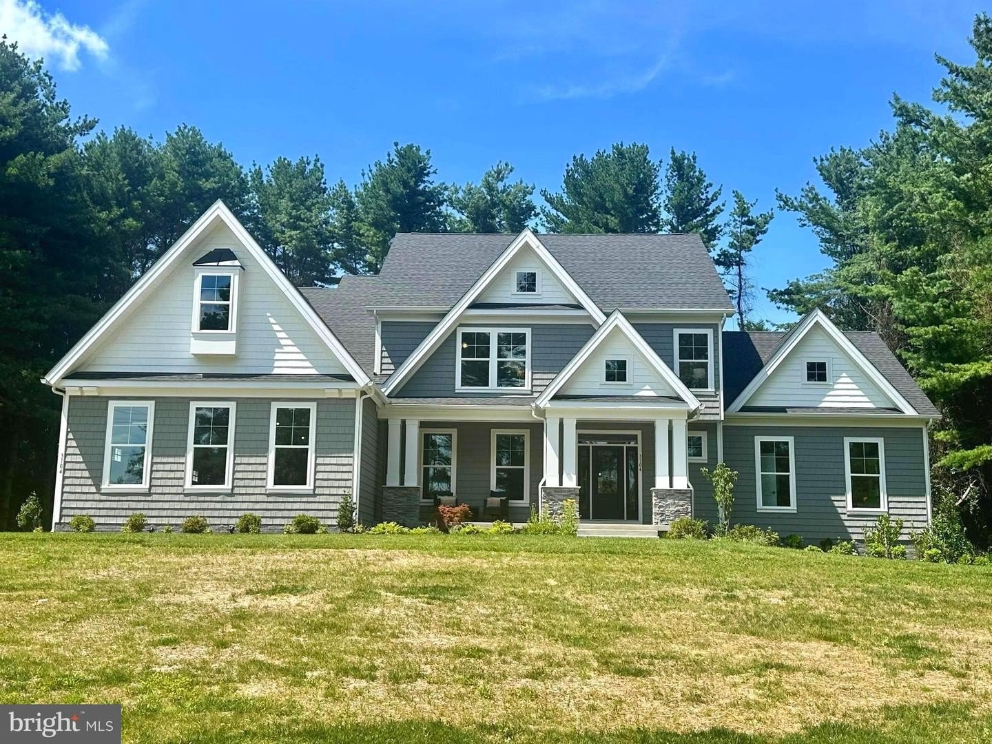 Currently Displayed Property Photo