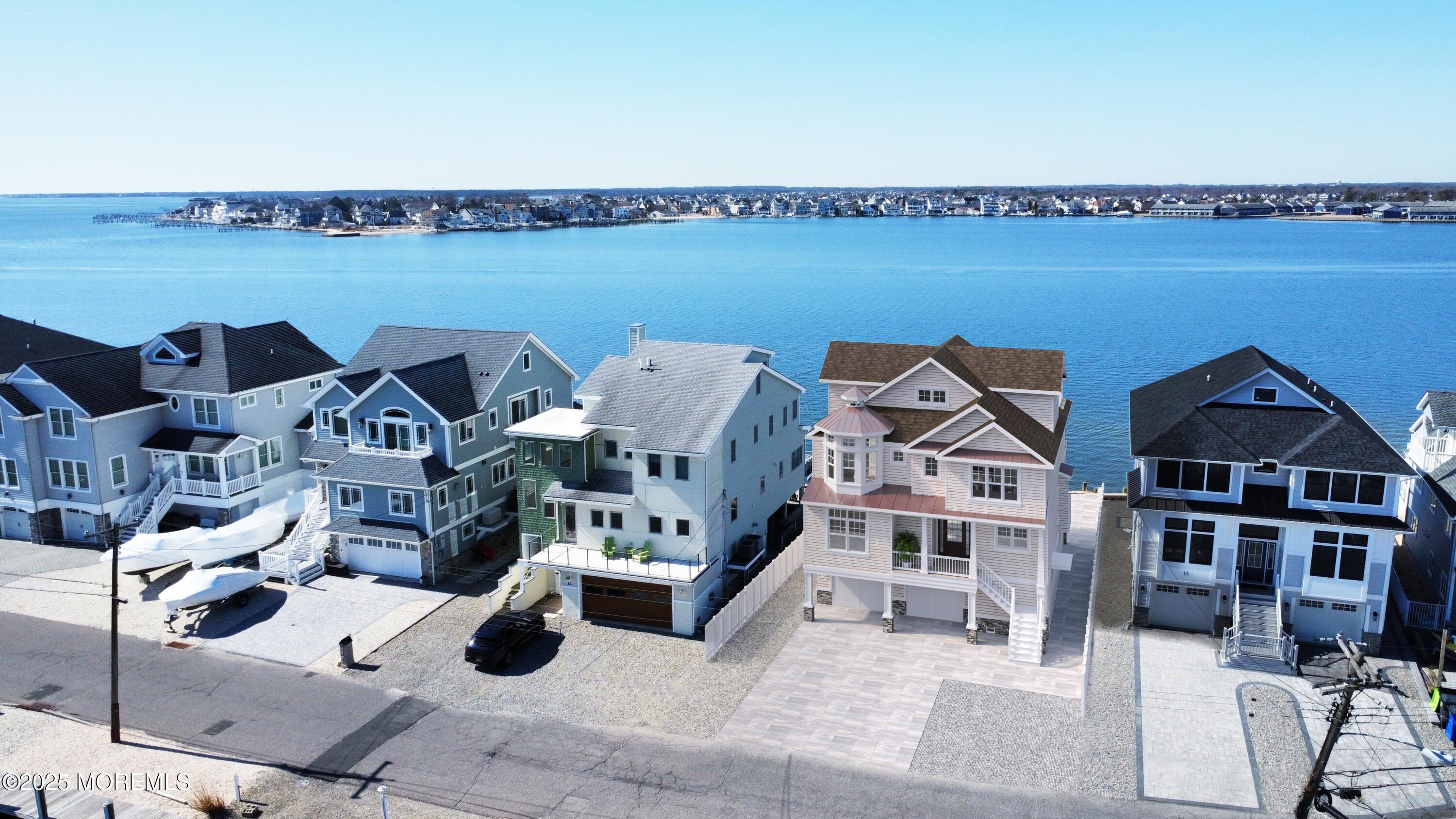 Currently Displayed Property Photo