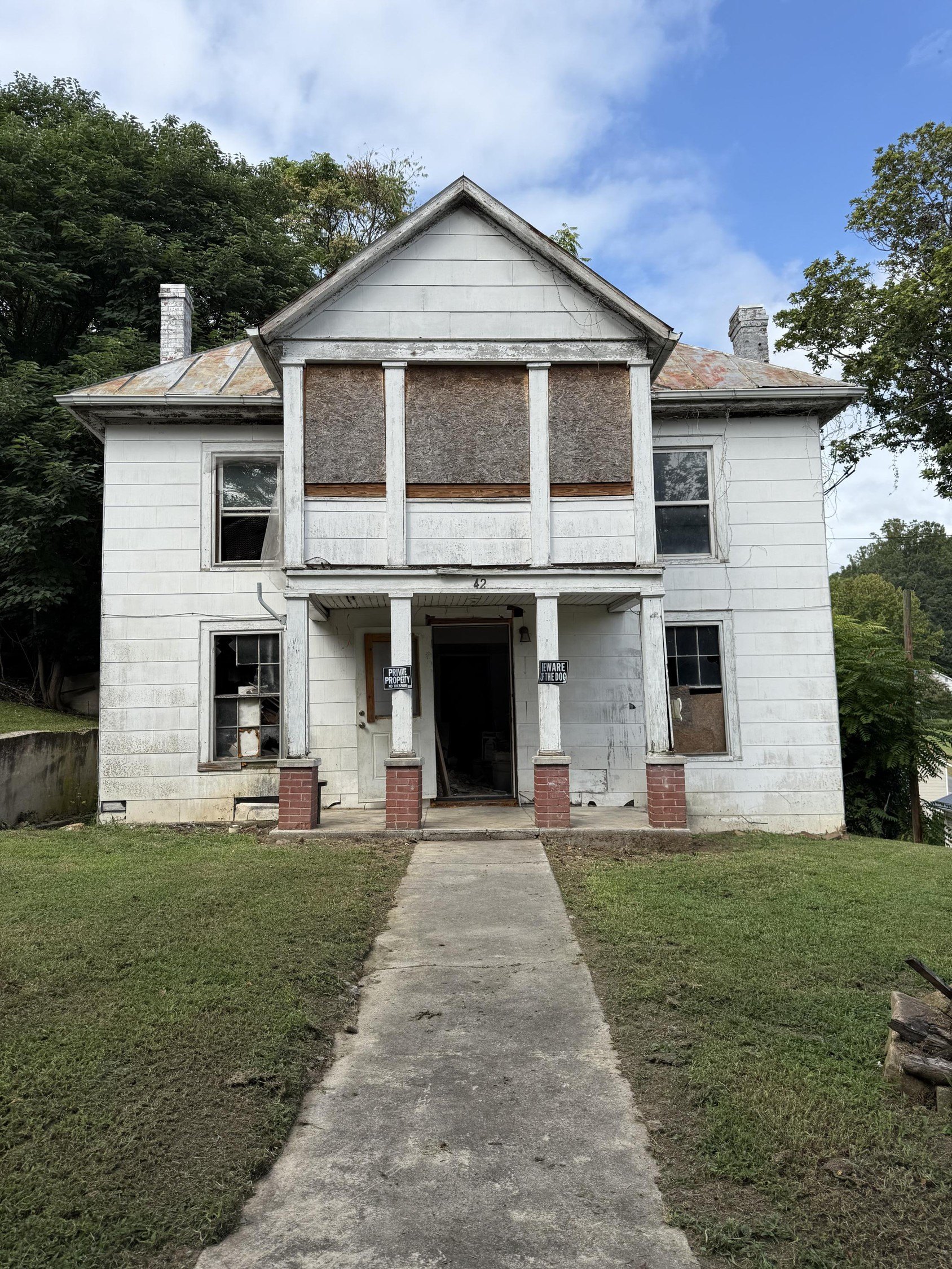 Currently Displayed Property Photo