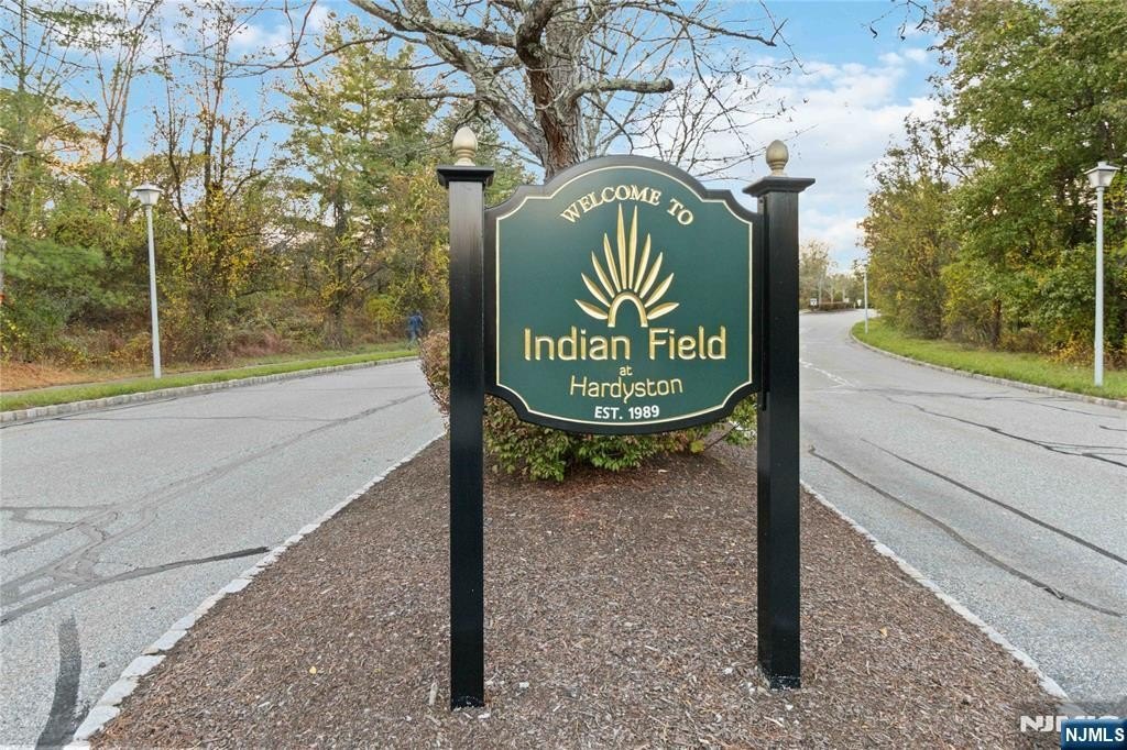 Currently Displayed Property Photo