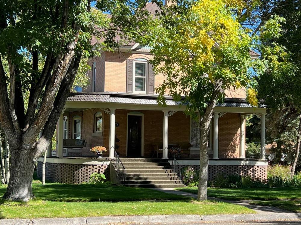 Currently Displayed Property Photo