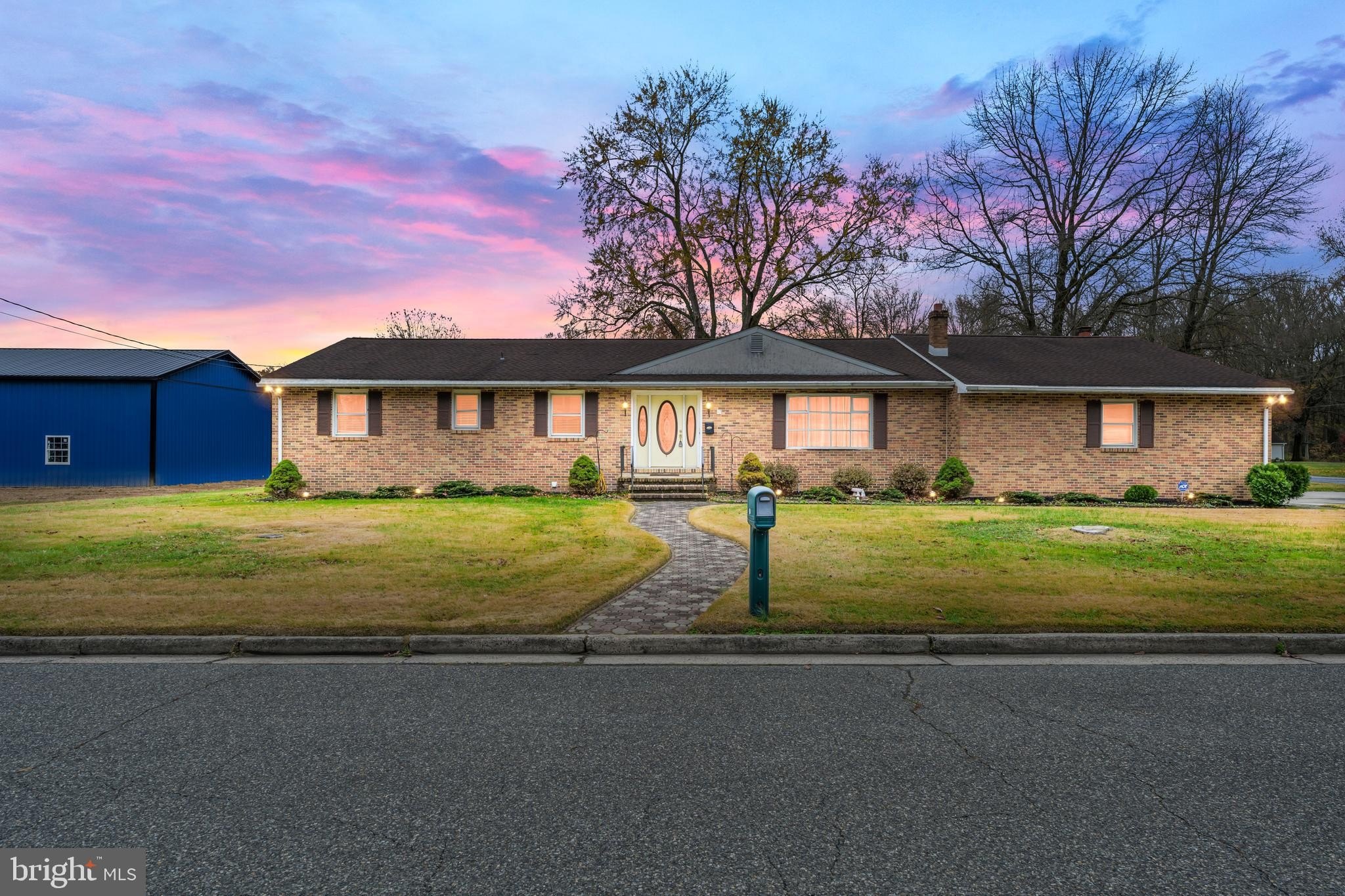 Currently Displayed Property Photo