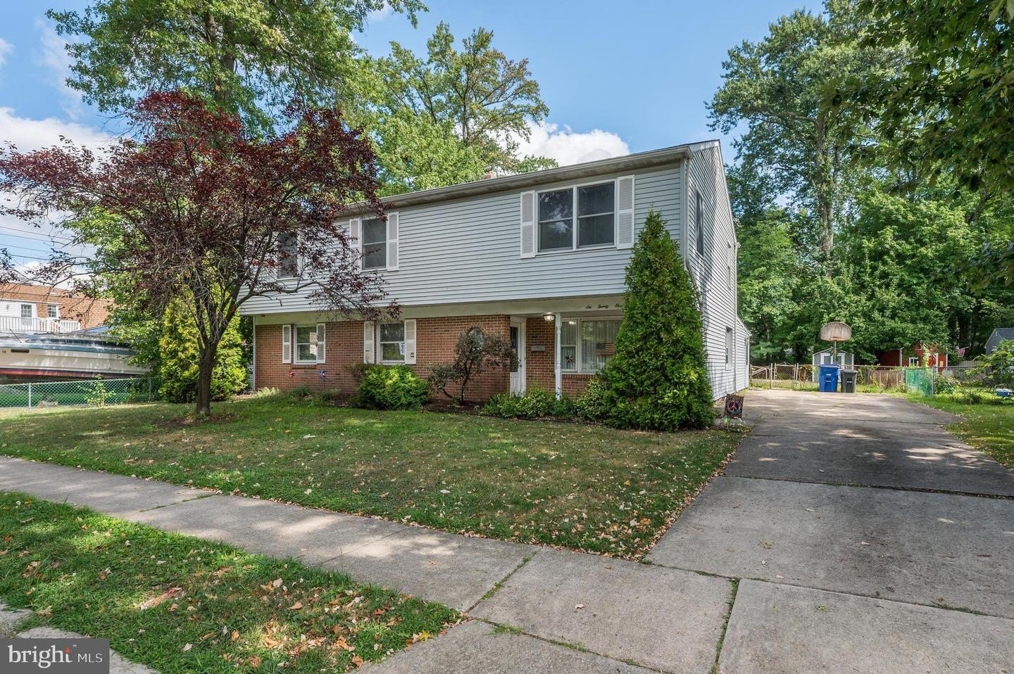 Currently Displayed Property Photo