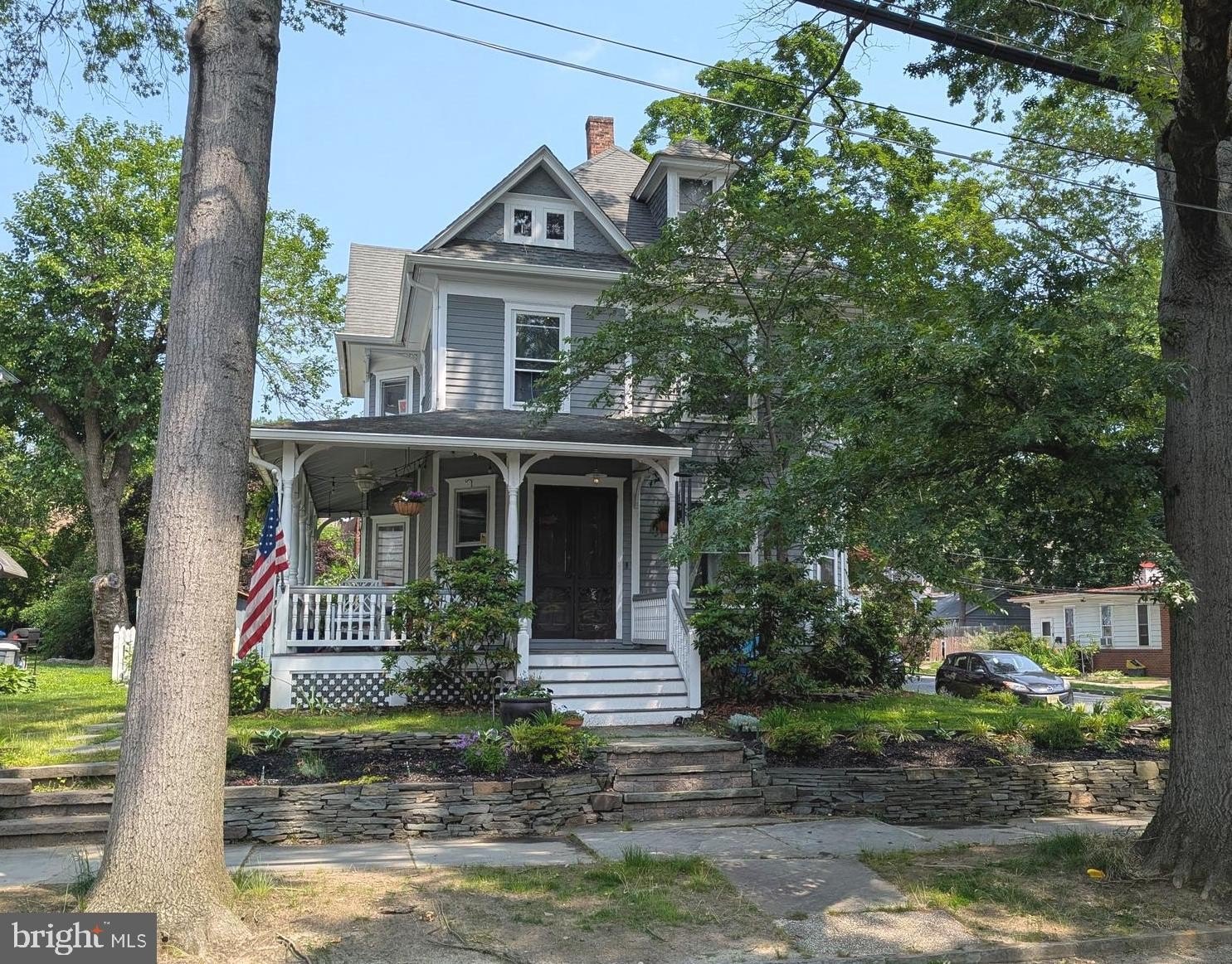 Currently Displayed Property Photo