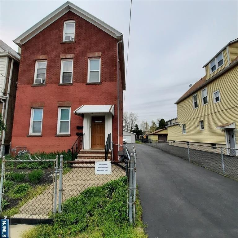 Currently Displayed Property Photo