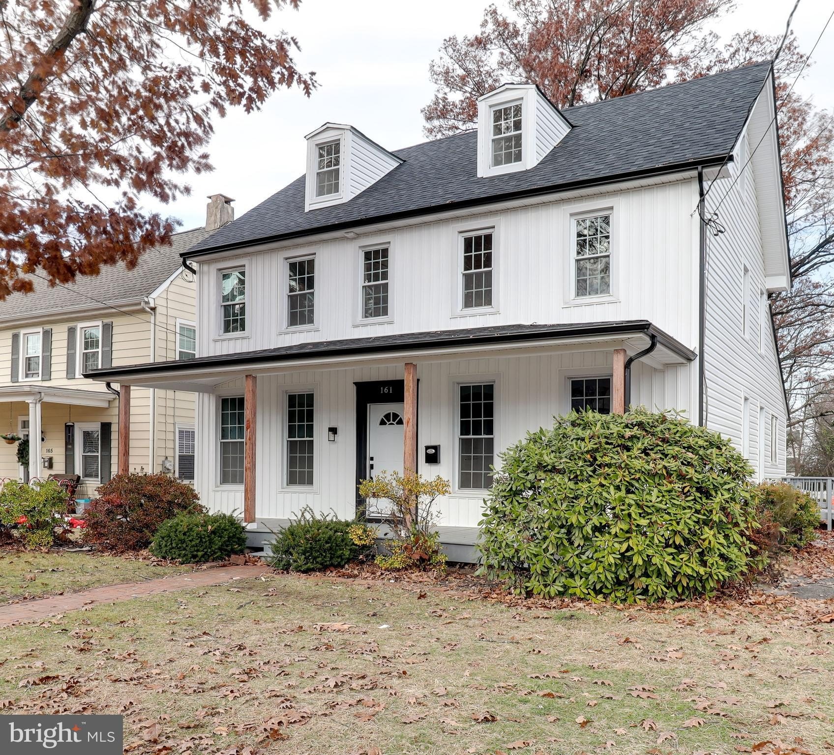 Currently Displayed Property Photo