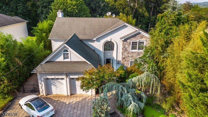 Currently Displayed Property Photo