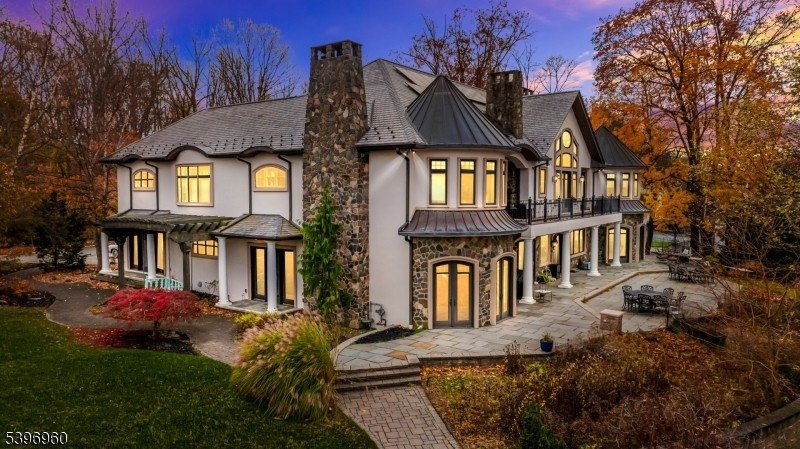 Currently Displayed Property Photo