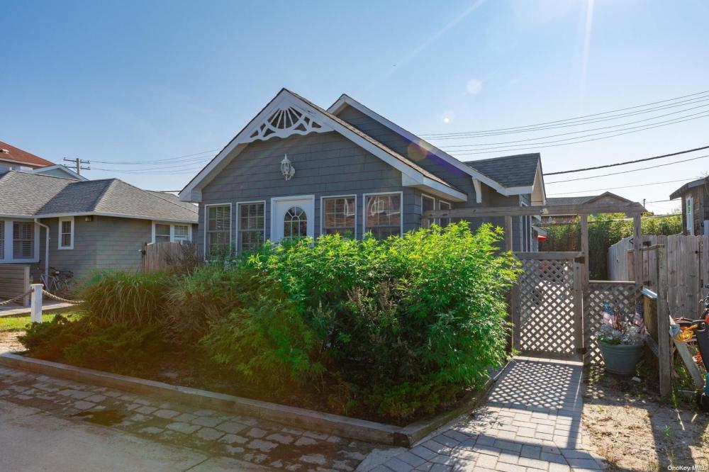 Currently Displayed Property Photo