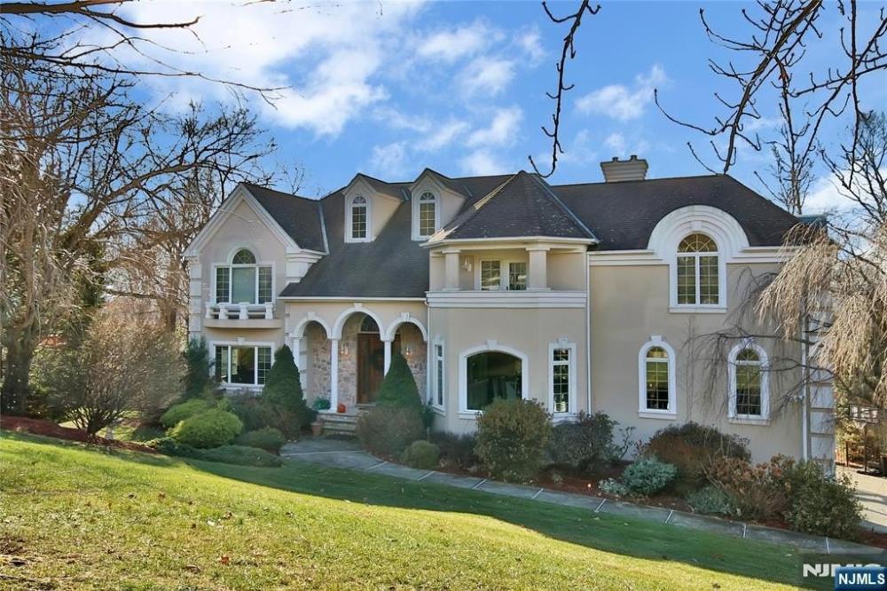 Currently Displayed Property Photo