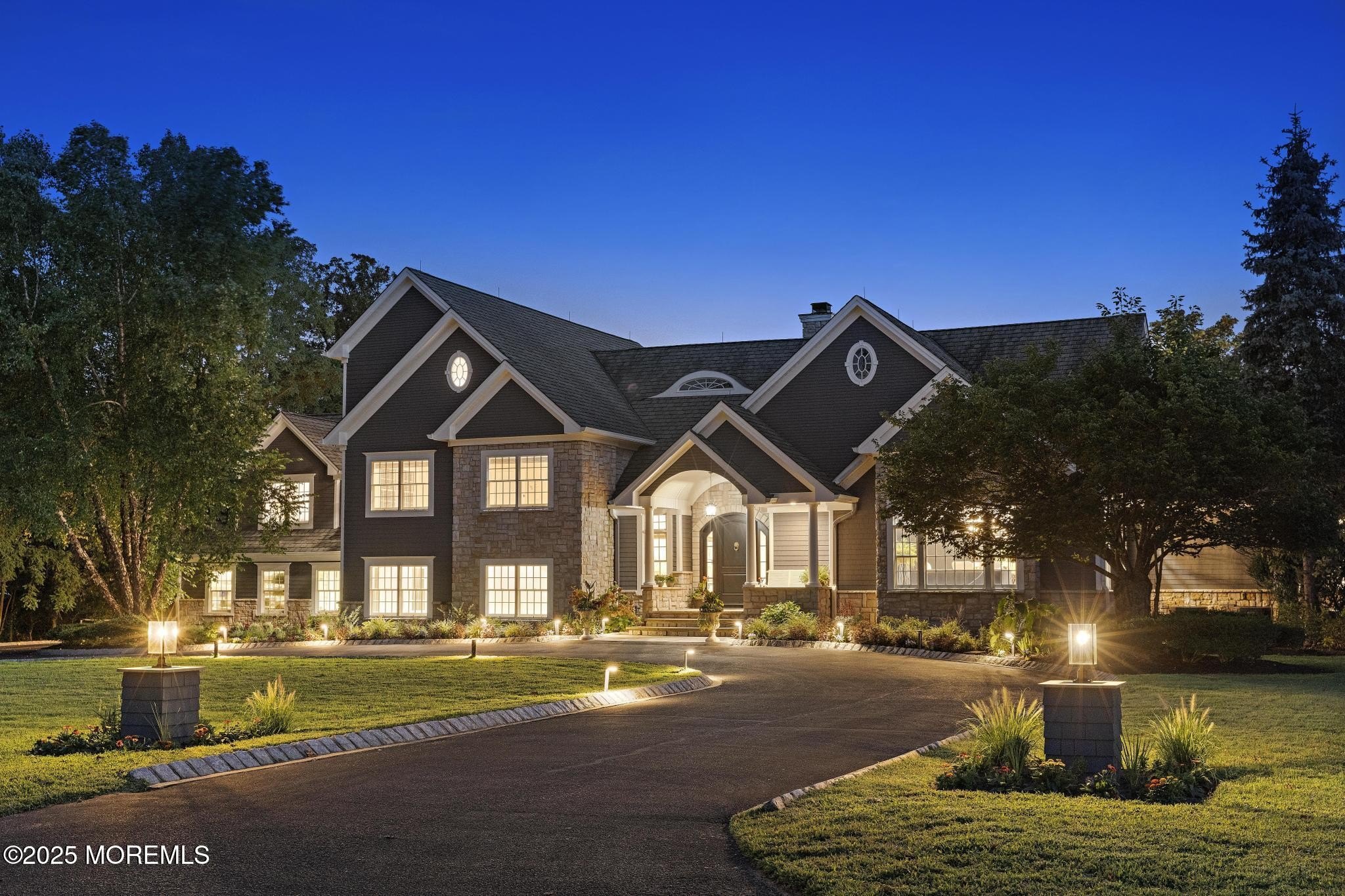 Currently Displayed Property Photo