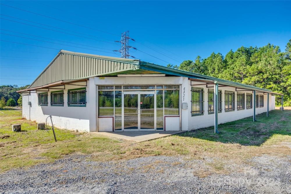 Currently Displayed Property Photo