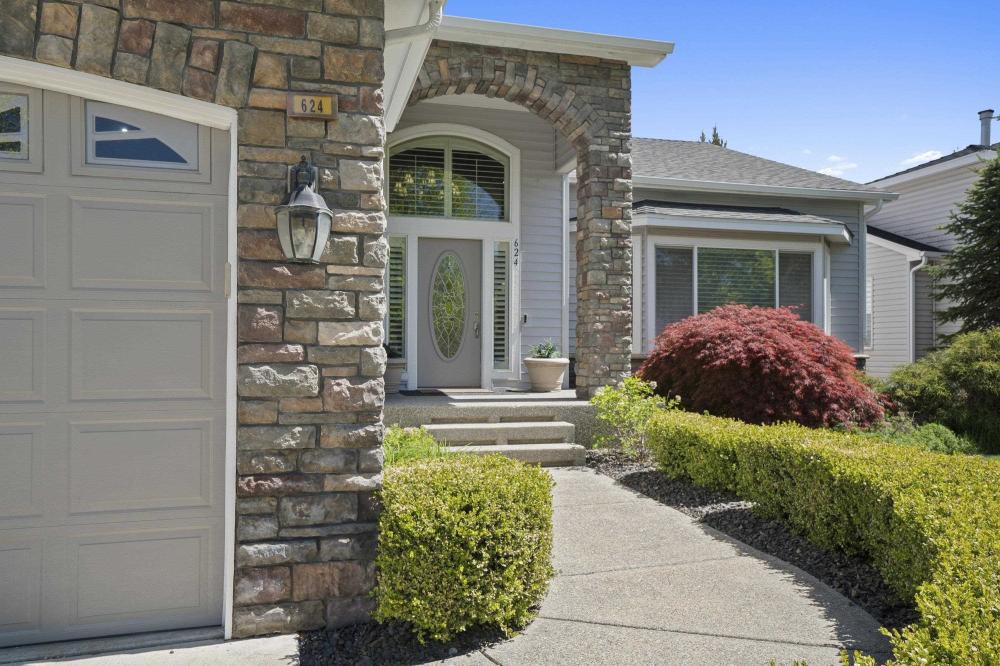 Currently Displayed Property Photo