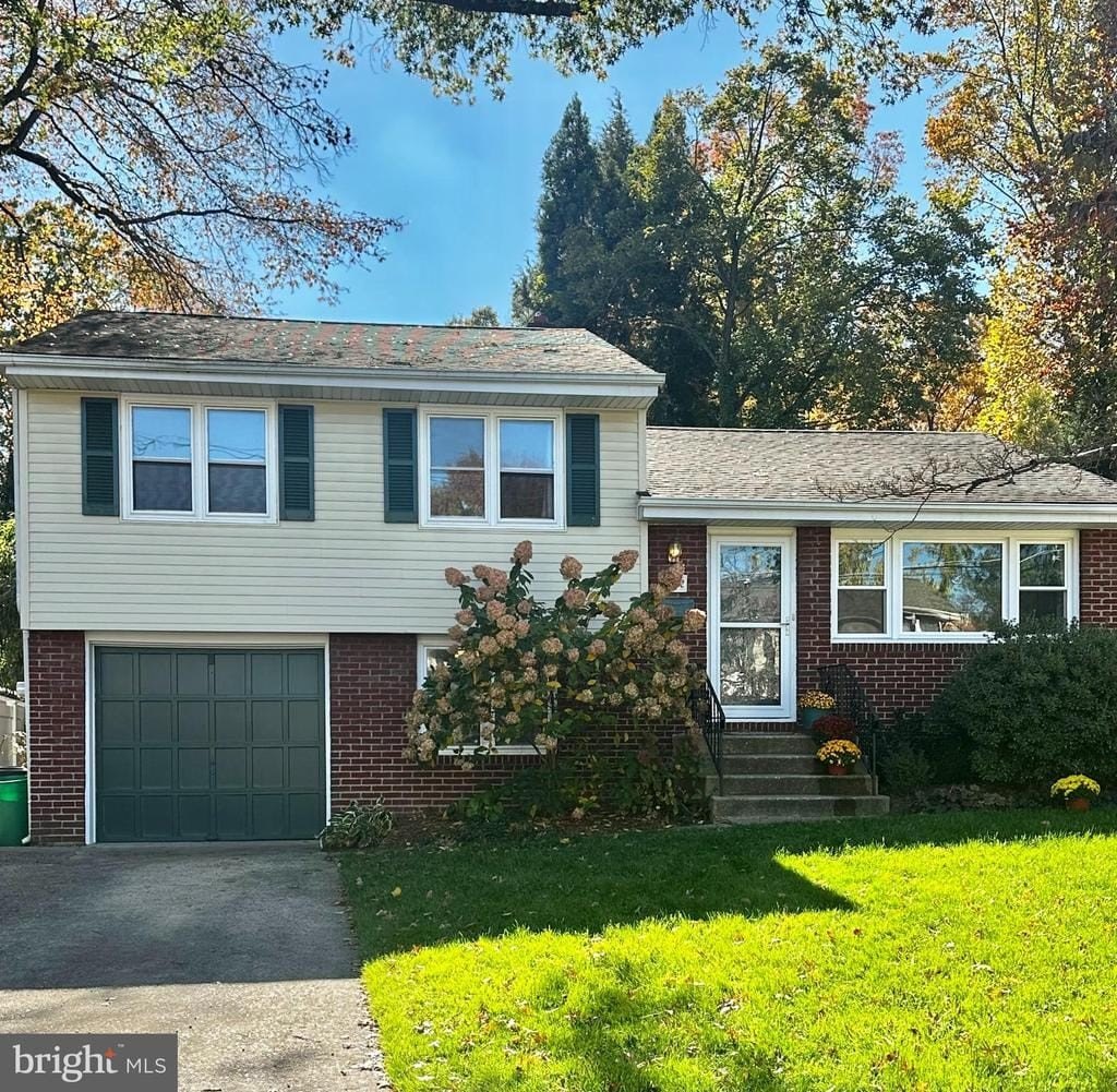 Currently Displayed Property Photo