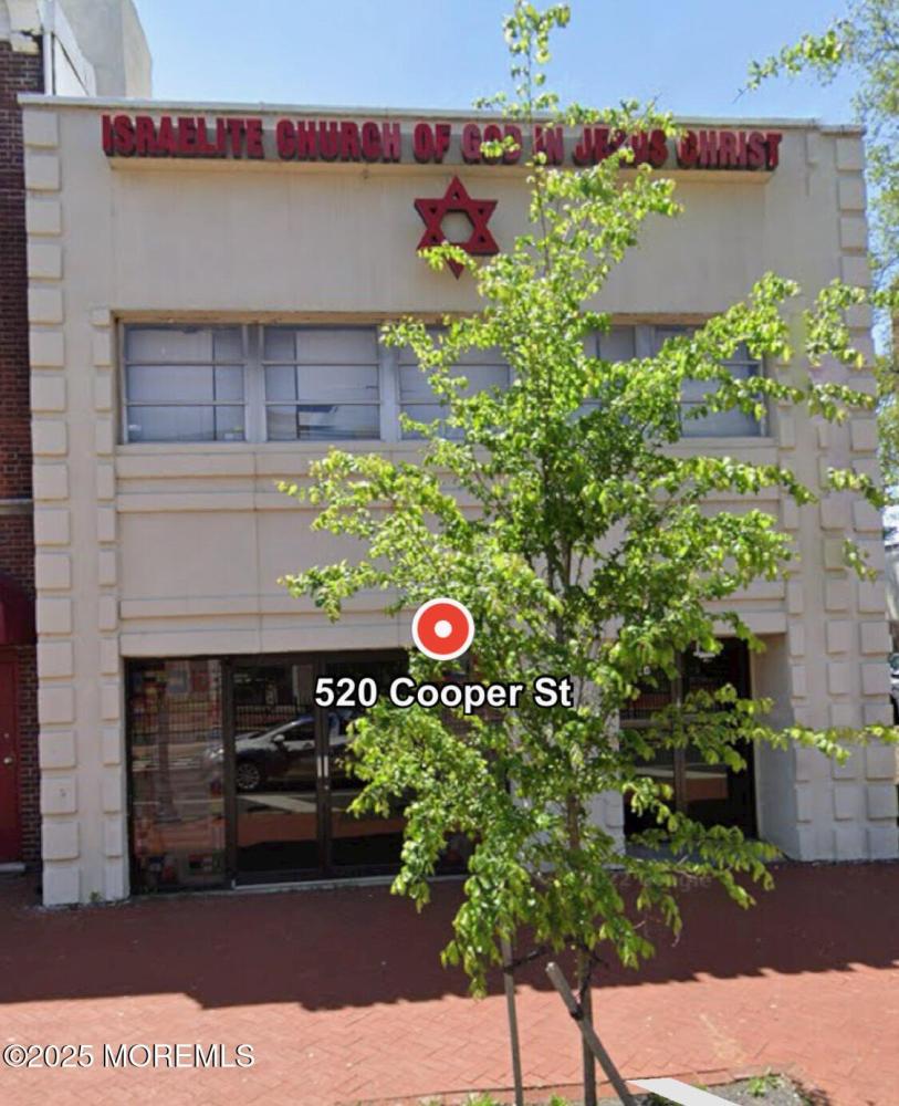 Currently Displayed Property Photo