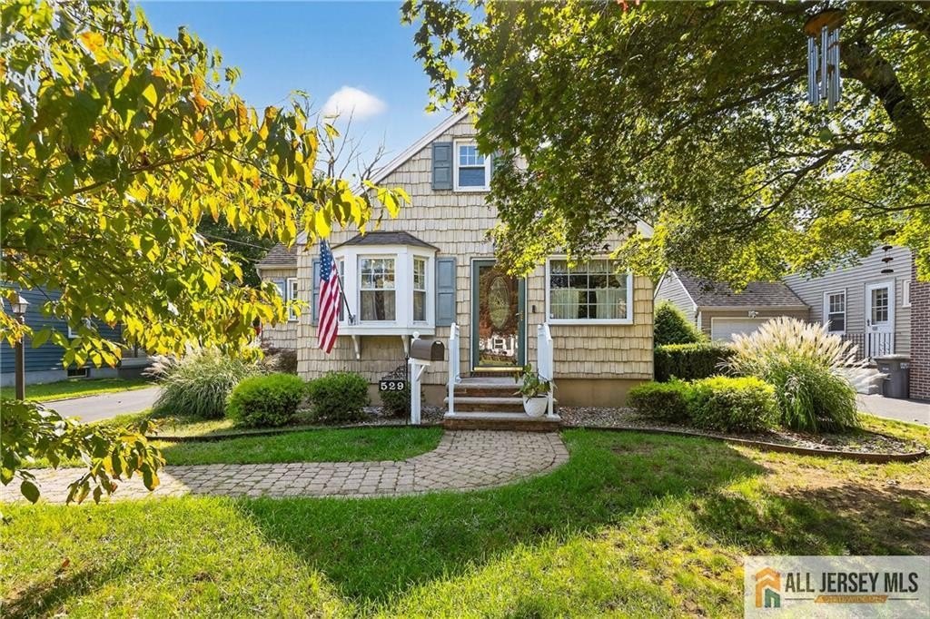 Currently Displayed Property Photo