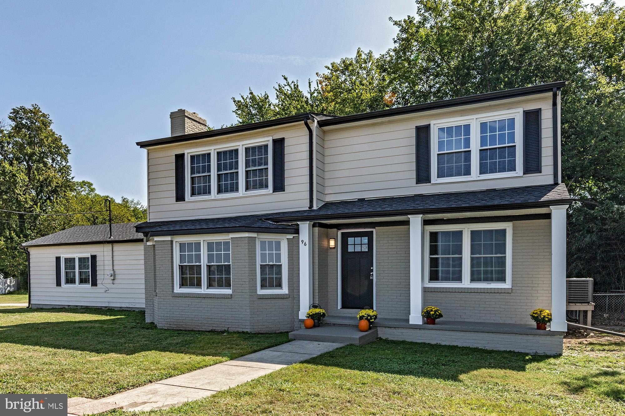 Currently Displayed Property Photo