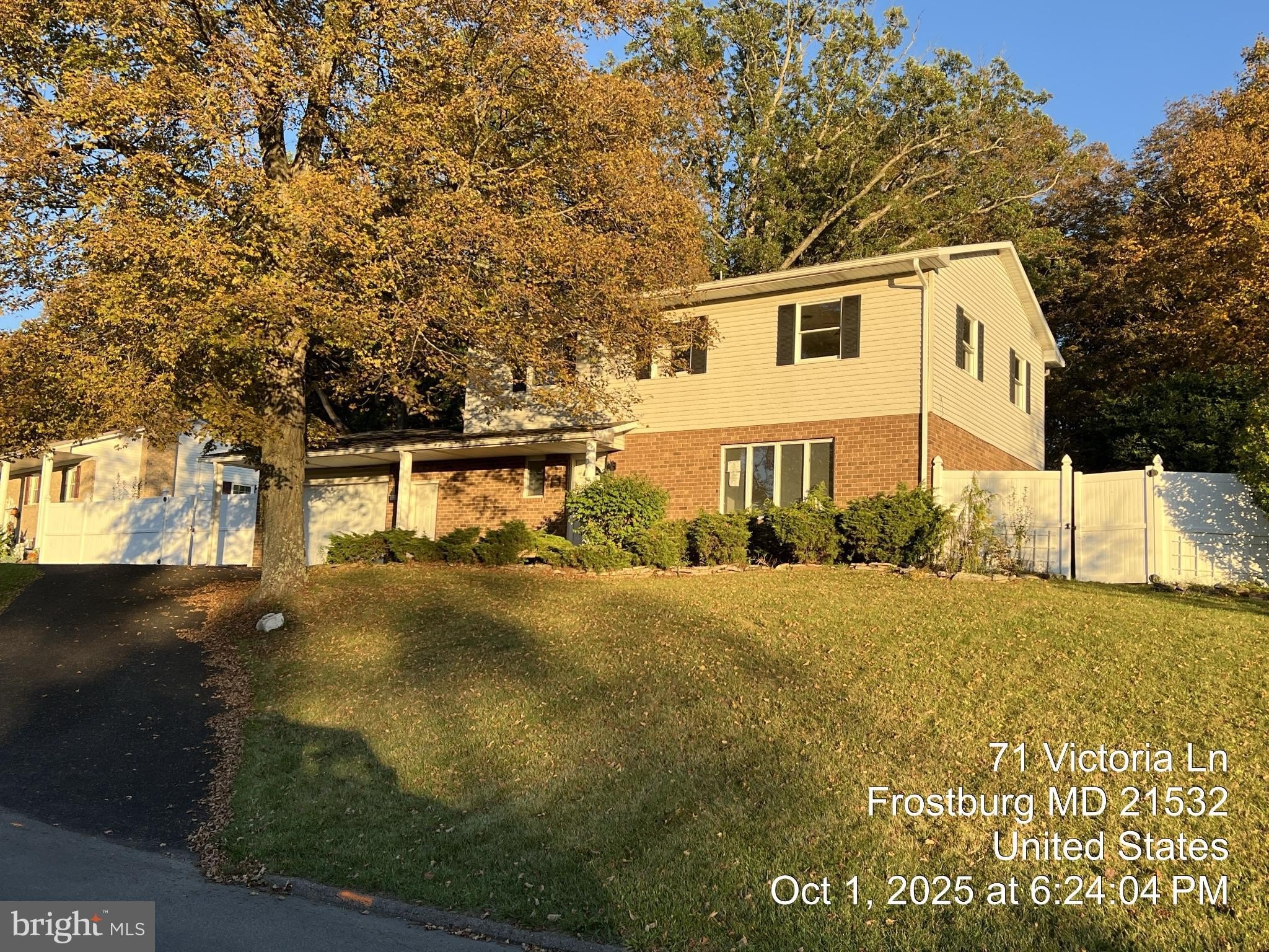 Currently Displayed Property Photo