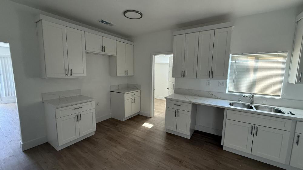 Currently Displayed Property Photo