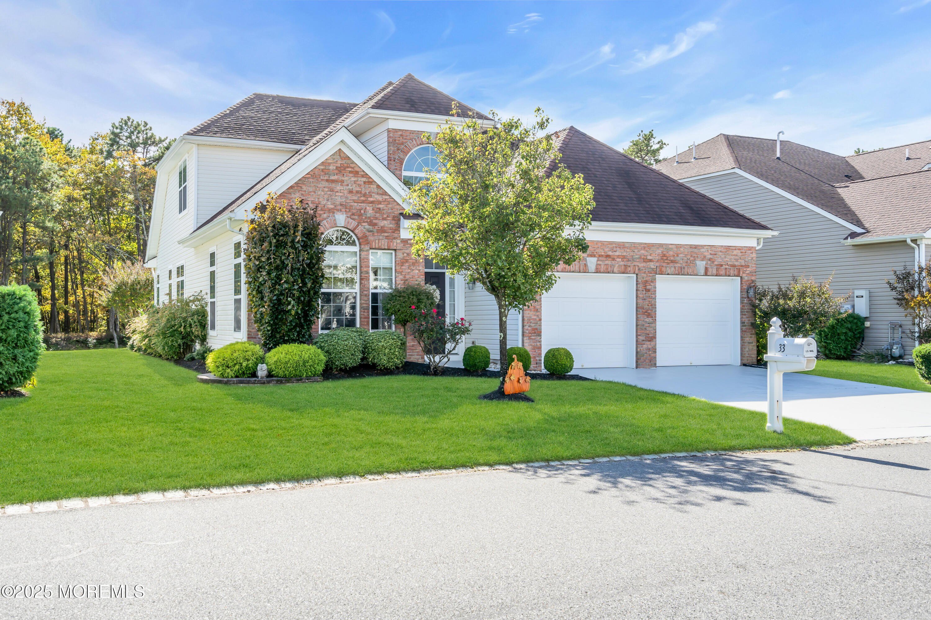 Currently Displayed Property Photo