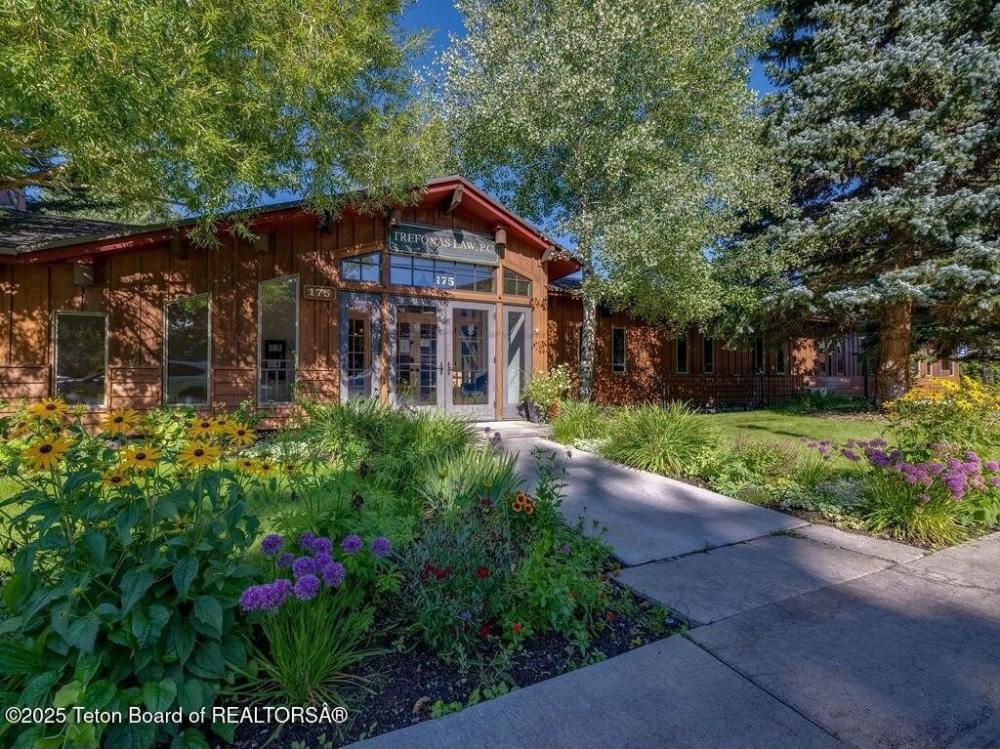 Currently Displayed Property Photo