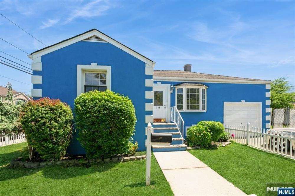 Currently Displayed Property Photo