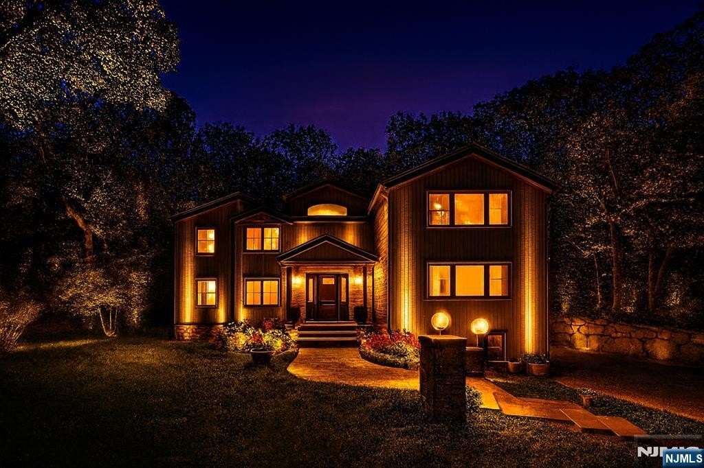 Currently Displayed Property Photo