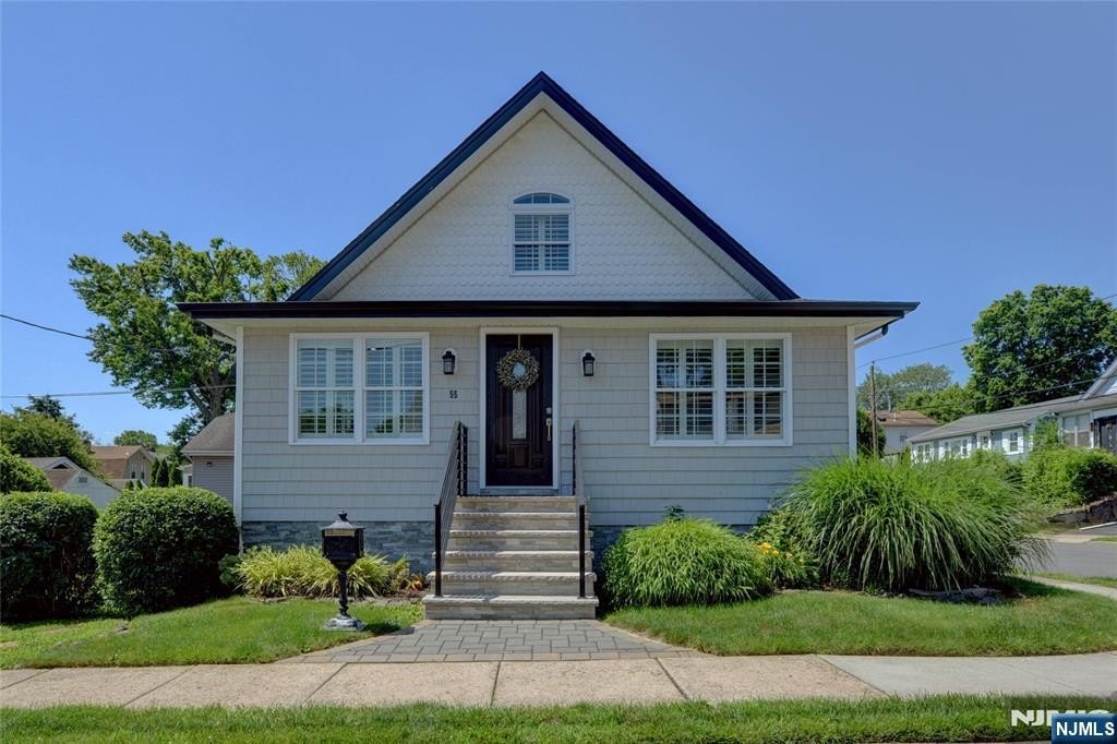 Currently Displayed Property Photo