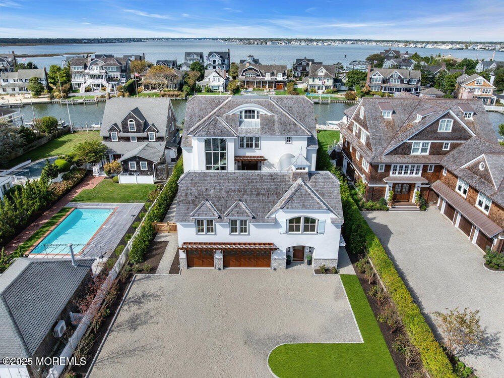 Currently Displayed Property Photo