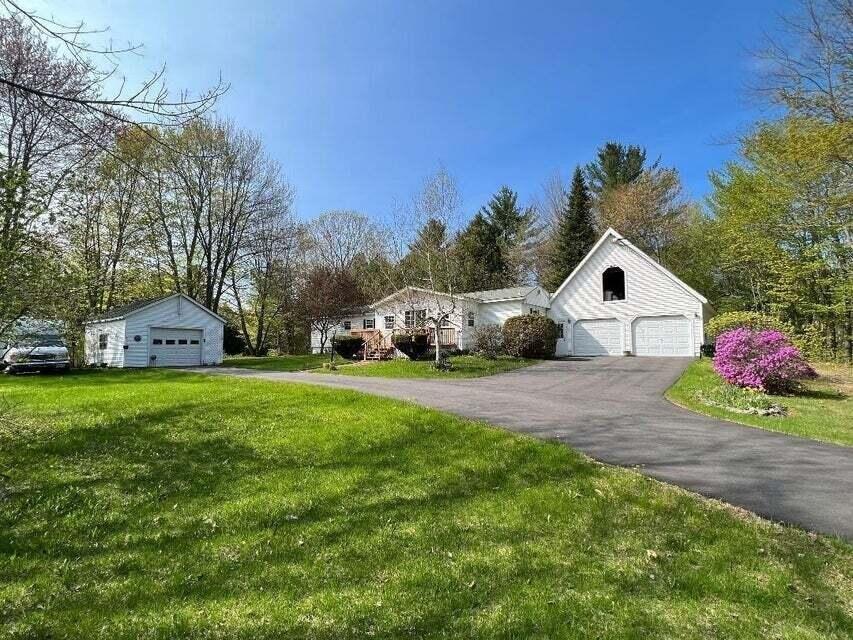 Currently Displayed Property Photo