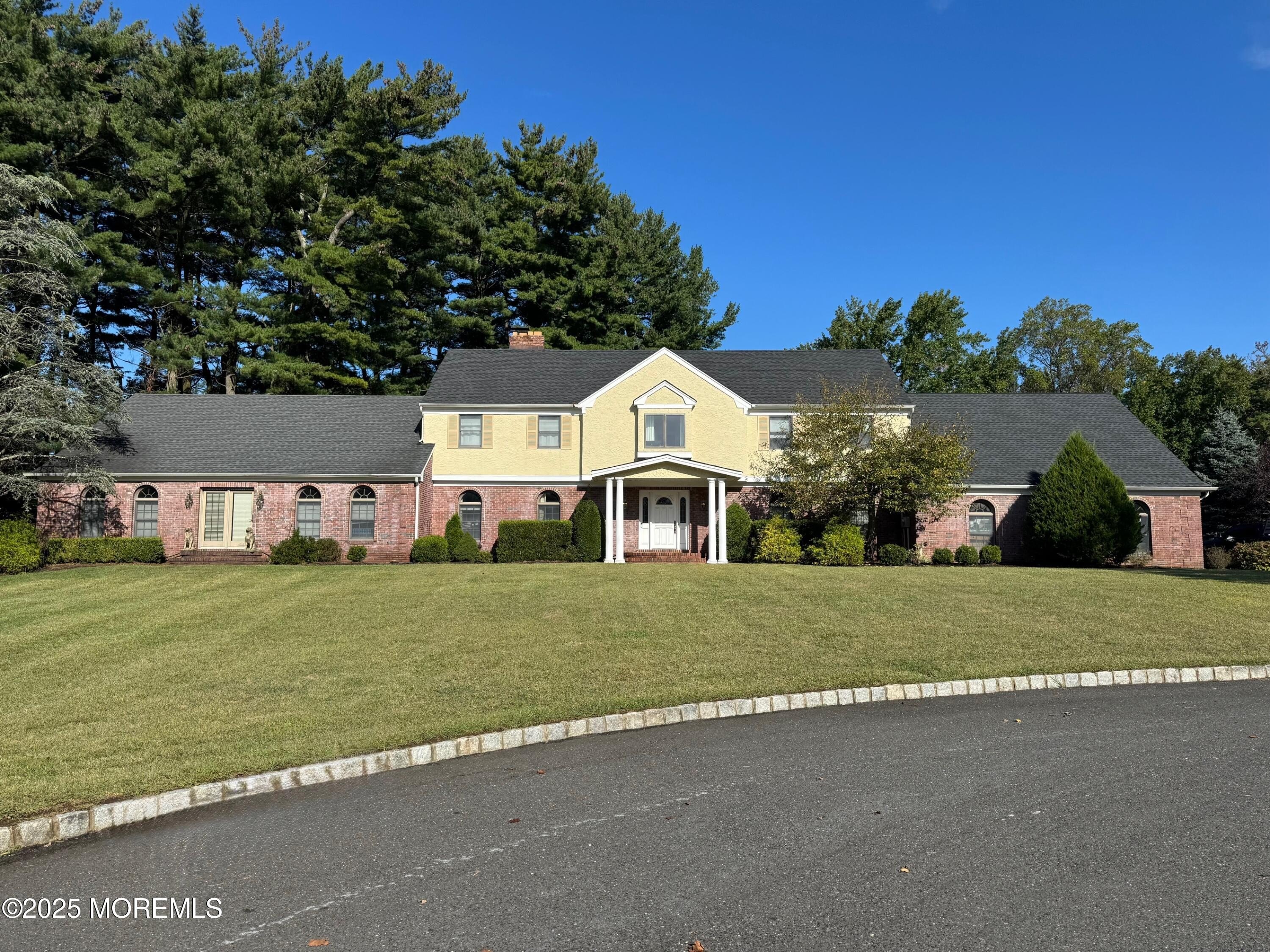 Currently Displayed Property Photo