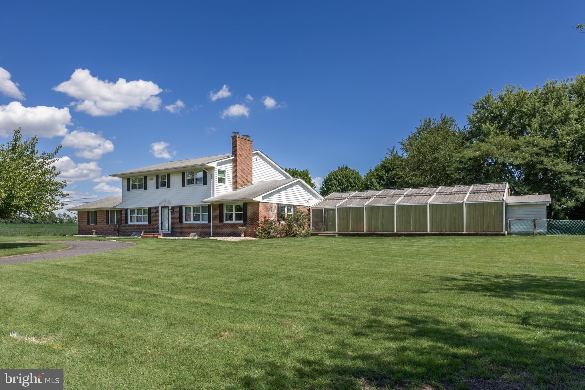 Currently Displayed Property Photo