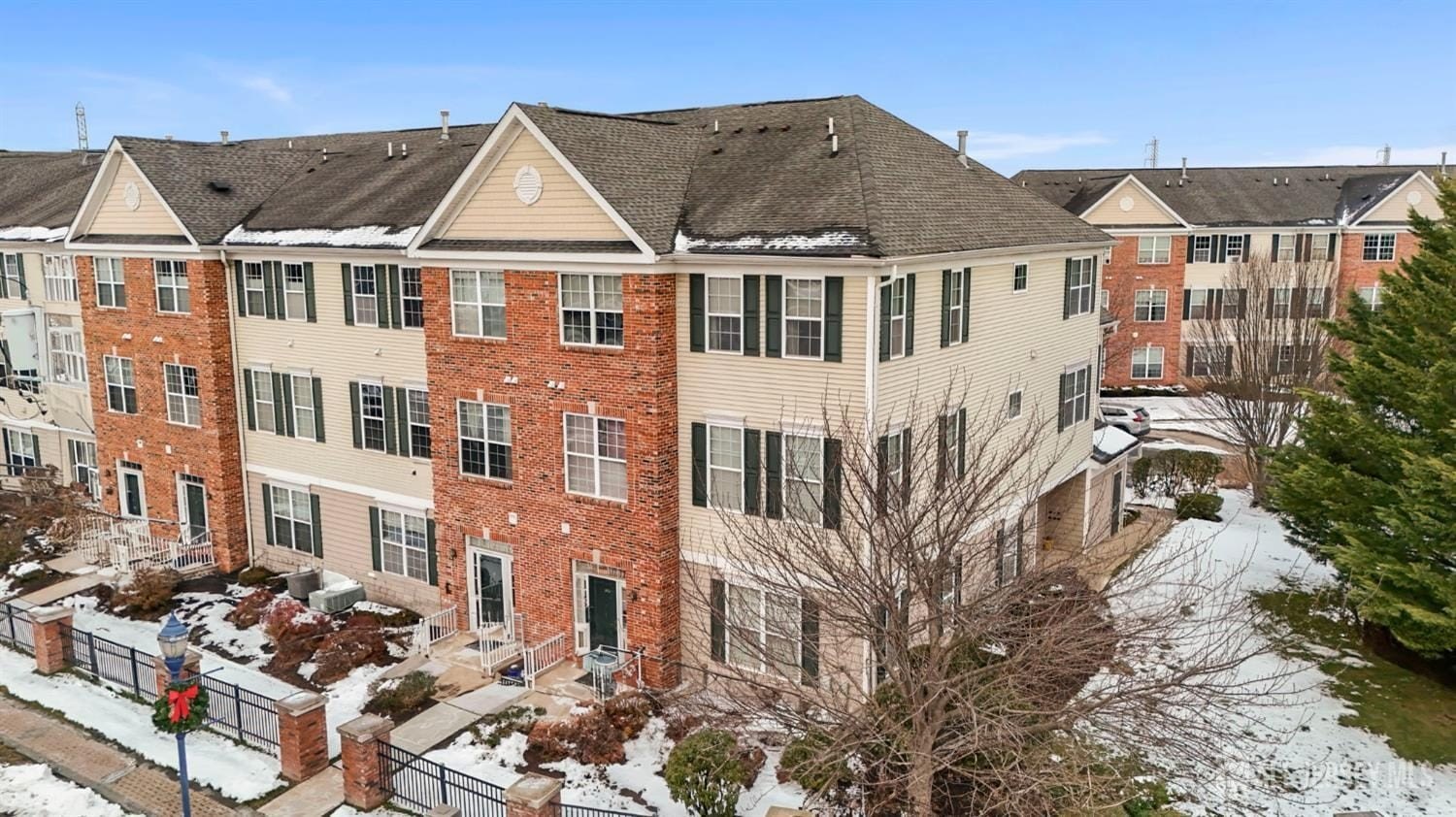 Currently Displayed Property Photo